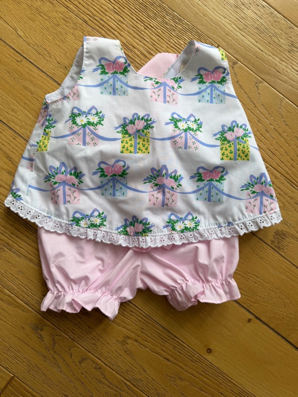 NWOT Susy Swing Top Set in "Every Day Is A Gift" from TBBC